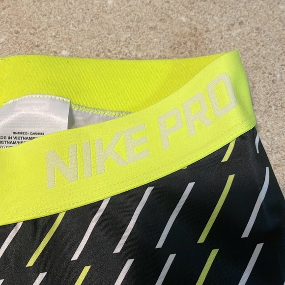 Nike Pro Women’s Leggings size md - Picture 5 of 5